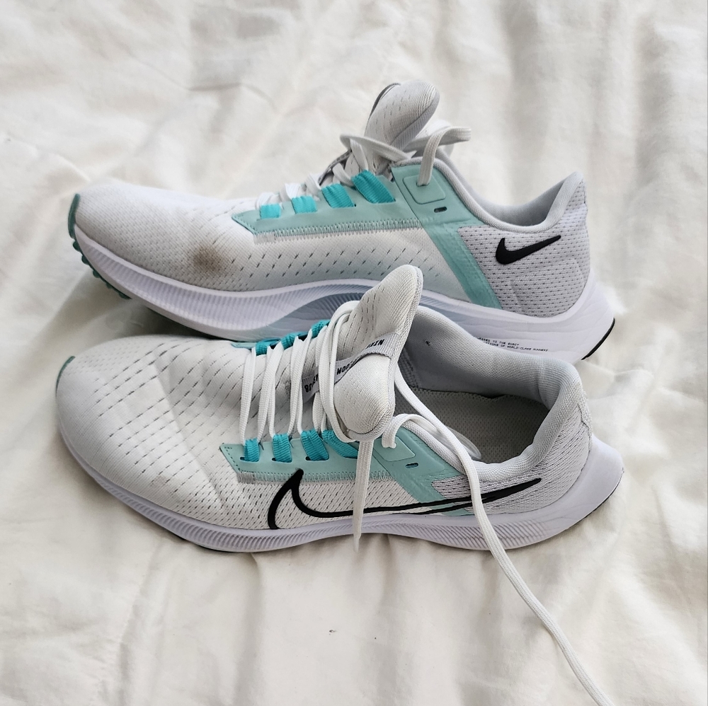 Nike shoes - Picture 2 of 4